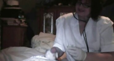 sex mbbg khau dam MILF nghiêng chàng trai trẻ để fuck. sex hoang thuy linh